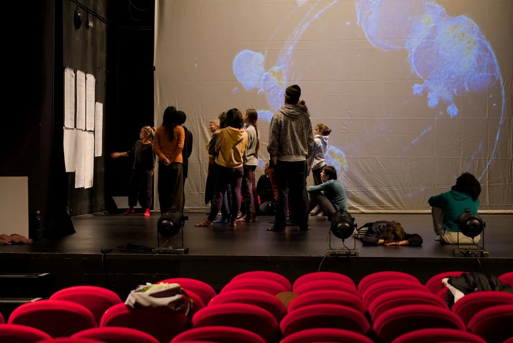 Visite curieuse | Pister l'invisible au Théâtre Francine Vasse